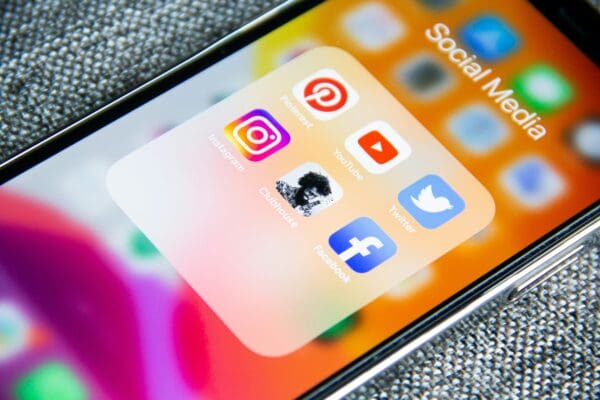 Europese Commissie bevestigt: regels tegen verslavend ontwerp van apps en telefoons zijn nodig